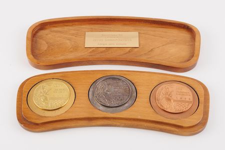 Lot #3093 Barcelona 1992 Summer Olympics Winner's Medal Set - Presented to Javier Gómez-Navarro, Vice-President of the Barcelona Olympic Organizing Committee - Image 8