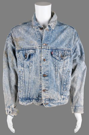 Lot #682 River Phoenix Signed Levi's Denim Trucker Jacket - Image 2