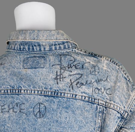 Lot #682 River Phoenix Signed Levi's Denim Trucker Jacket - Image 3