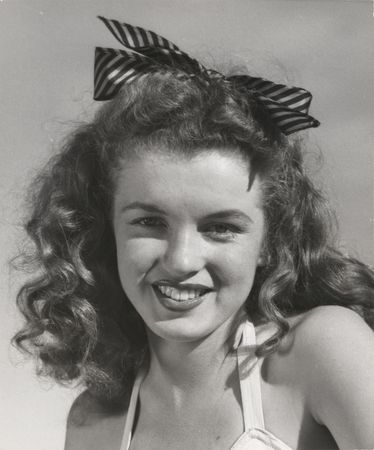 Lot #643. Marilyn Monroe Oversized Original Photograph by Andre de Dienes - PSA Type II