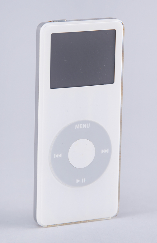 Lot 4091 Apple iPod Nano (1st Generation, King of Thailand 60th Anniversary Edition, Ltd. Ed. #0670/9999)