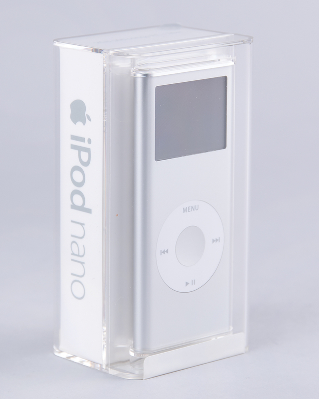 Lot 4094 Apple iPod Nano (2nd Generation, Sealed in Gift Package - 2GB)