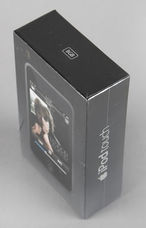 Lot #4098 Apple iPod Touch (1st Generation, Sealed - 8GB) - Image 5