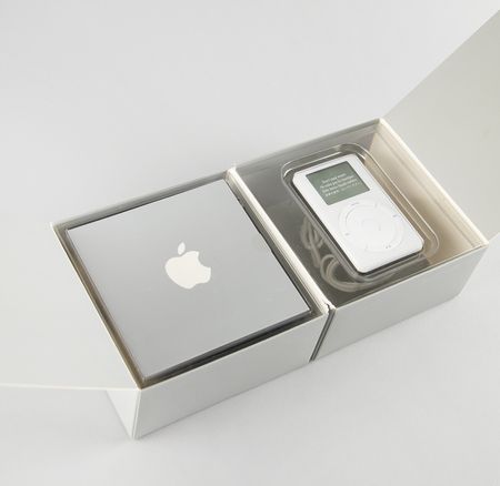 Lot #4081 Apple iPod (2nd Generation, Unused - 20GB) - Image 5