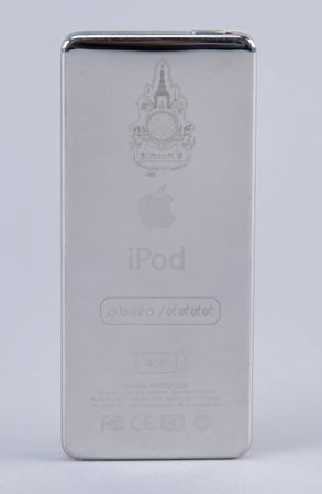 Lot #4091 Apple iPod Nano (1st Generation, King of Thailand 60th Anniversary Edition, Ltd. Ed. #0670/9999) - Image 2