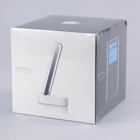 Lot #4083 Apple iPod (3rd Generation, Sealed - 15GB) - Image 4