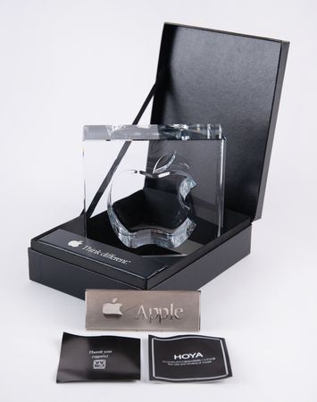 Lot #4117 Apple 20th Anniversary Award