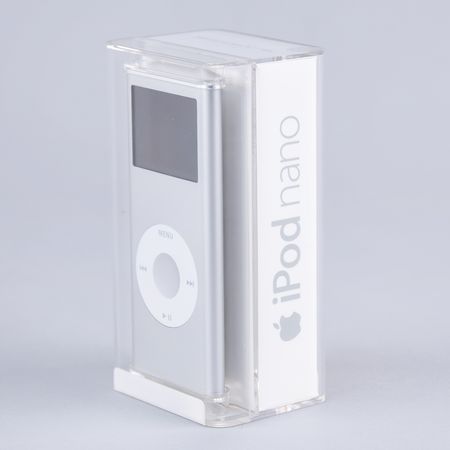 Lot #4094 Apple iPod Nano (2nd Generation, Sealed in Gift Package - 2GB) - Image 3