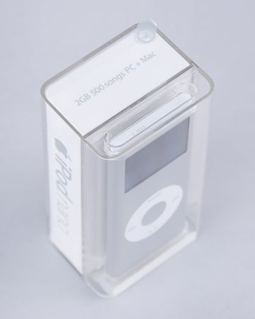 Lot #4094 Apple iPod Nano (2nd Generation, Sealed in Gift Package - 2GB) - Image 5
