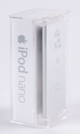 Lot #4093 Apple iPod Nano (2nd Generation, Japanese Mickey Mouse Edition, Ltd. Ed. of 500) - Image 3