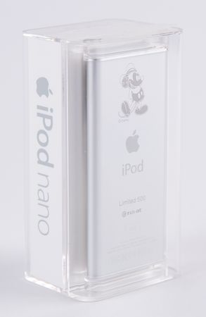 Lot #4093 Apple iPod Nano (2nd Generation, Japanese Mickey Mouse Edition, Ltd. Ed. of 500) - Image 8