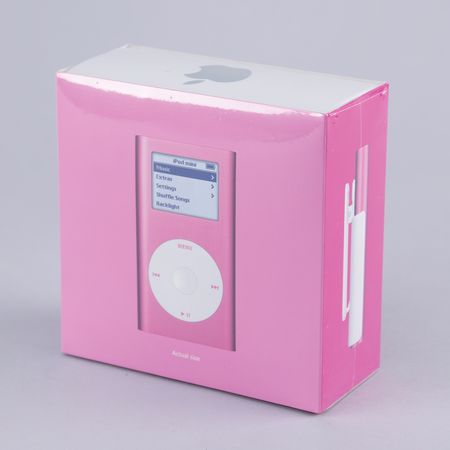Lot #4086 iPod Mini Hello Kitty BE@RBRICK Set (2nd Generation, Sealed - 6GB, Pink) - Image 2