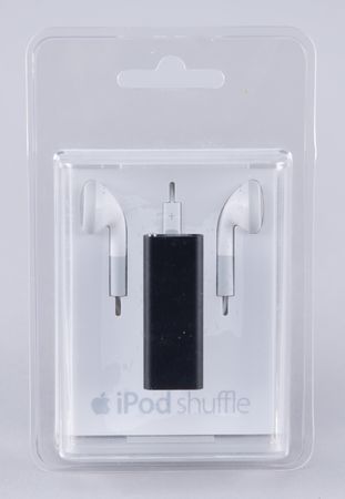 Lot #4097 Apple iPod Shuffle (3rd Generation, Sealed - 2GB, Black) - Image 1
