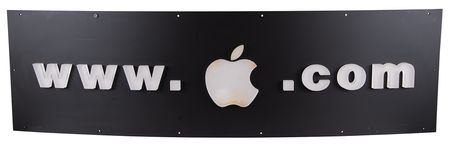 Lot #4130 Apple 'www.apple.com' Internet Center