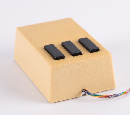 Lot #4185 Three-Button 'Mark II' Hawley X063X Roller Mouse - Image 4