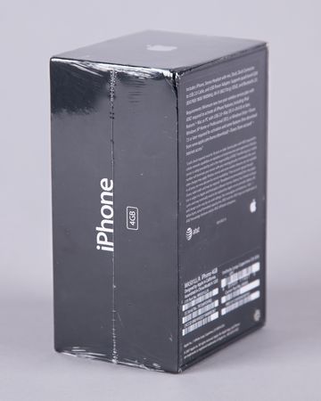 Lot #4069 Apple iPhone - Rare 4GB Model (First Generation, Sealed) - Image 2