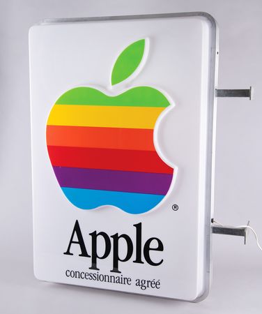 Lot #4133 Apple 'Rainbow Logo' Double-Sided Illuminated Dealer Sign for the French Market - Image 2