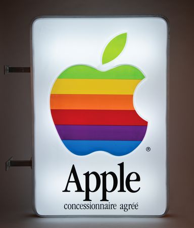 Lot #4133 Apple 'Rainbow Logo' Double-Sided Illuminated Dealer Sign for the French Market - Image 3