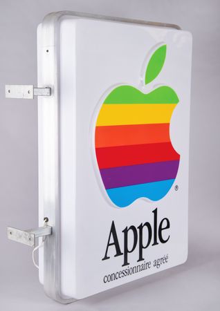 Lot #4133 Apple 'Rainbow Logo' Double-Sided Illuminated Dealer Sign for the French Market - Image 4