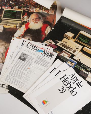 Lot #4160 Apple France Lot of (11) Promotional Publications and Posters - Image 1