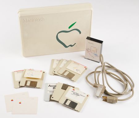 Lot #4008 Steve Jobs Macintosh 512K Computer Given to His Father, Complete with Original Accessories and Software - Image 12