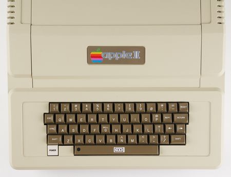 Lot #4009 Steve Jobs Apple II Computer Given to His Father, Complete with Original Accessories and Software - Image 4