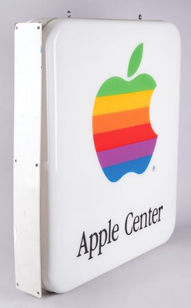 Lot #4129 Apple Computer (2) 'Rainbow Logo' Double-Sided Illuminated Dealer Signs for the European Market - Image 10
