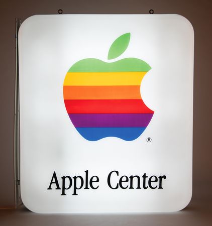 Lot #4129 Apple Computer (2) 'Rainbow Logo' Double-Sided Illuminated Dealer Signs for the European Market - Image 9