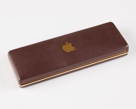 Lot #4113 Apple Computer Lot of (9) Corporate and Employee-Recognition Accessories - Image 3