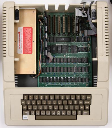 Lot #4179 The Erik Klein Collection of (47) Vintage Microcomputers, Terminals, and Peripherals - Three Decades of Computing History, 1969-1999 - Image 17