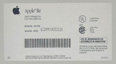 Lot #4057 Apple IIe Platinum Computer - New, Unused in Original Factory Packaging with Original Box and Documentation - Image 5