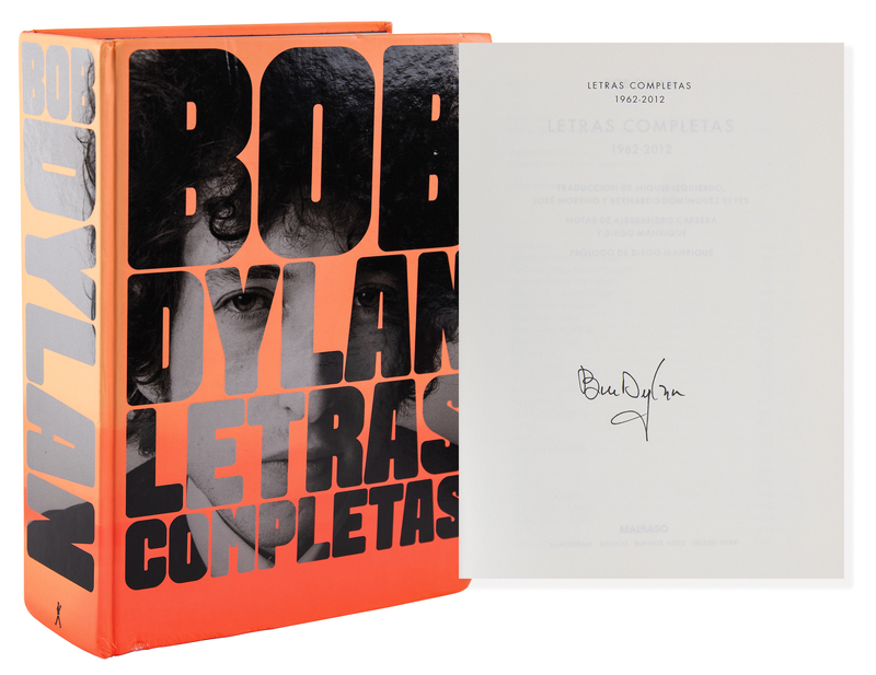 Lot 379 Bob Dylan Signed Book - Letras Completas, 1962–2012