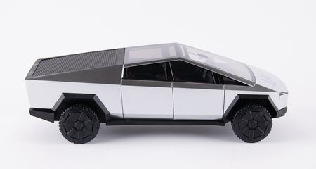 Lot #255 Elon Musk Signed Tesla 'Cybertruck' 1:18-Scale Model - Image 3