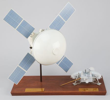 Lot #6459 Viking Orbiter and Lander Model Display