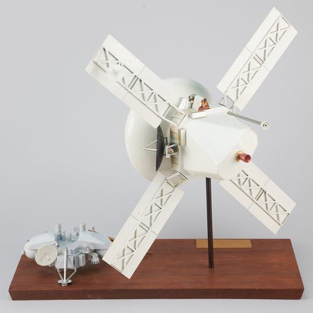 Lot #6459 Viking Orbiter and Lander Model Display - Image 3