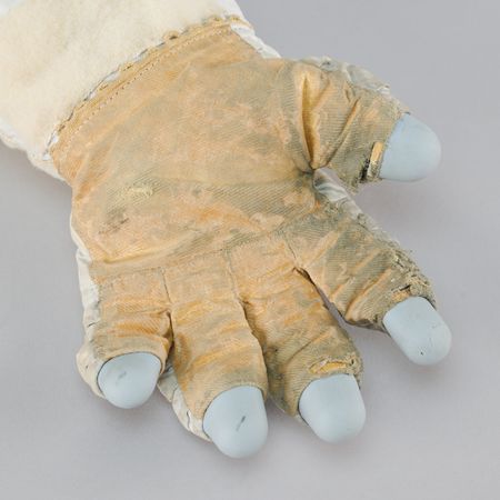Lot #6394 Space Shuttle ILC Dover TMG Training Glove - Image 4