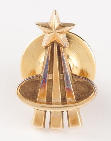 Lot #6407 NASA Space Flight Medal, Name Tag, Ribbon Device, and Astronaut Pin - From the Personal Collection of William E. Thornton - Image 5