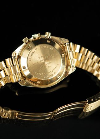 Lot #6197 Omega Speedmaster Professional 18K Gold Apollo 11 Commemorative Watch - From the Personal Collection of Alan Bean - Image 4