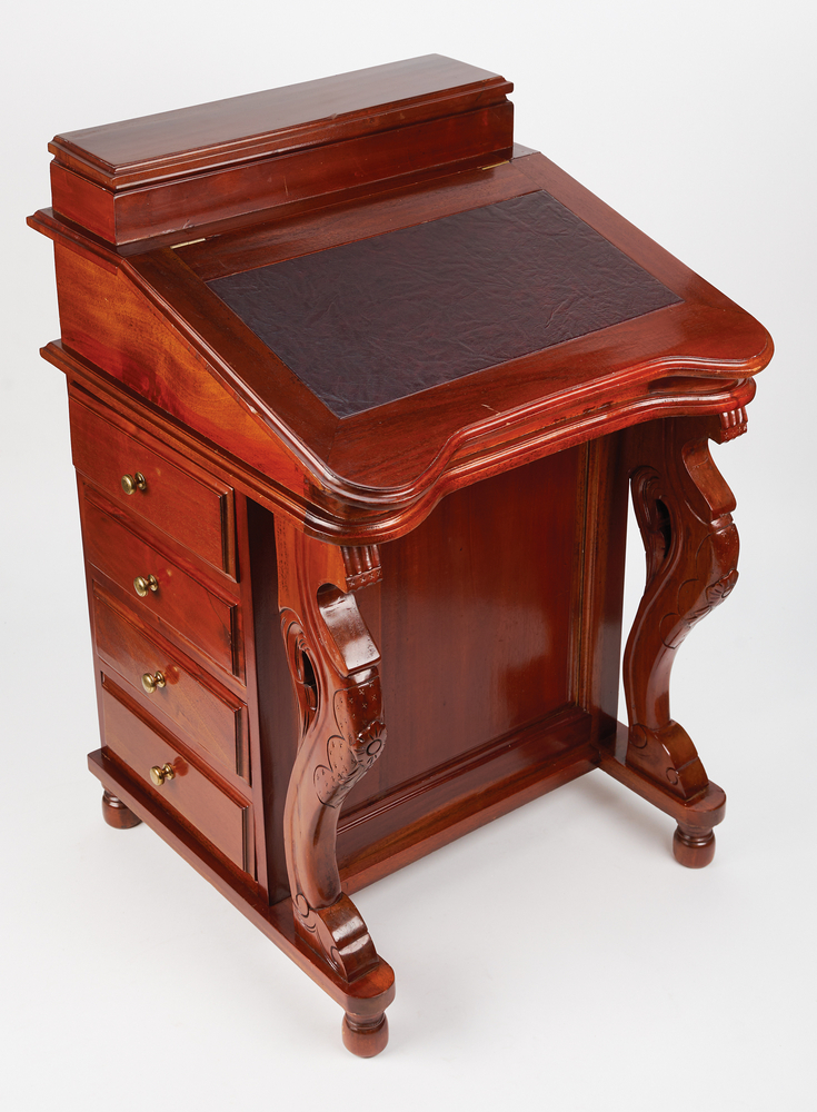 Lot 207 Richard Nixon-Era ‘USS Sequoia’ Davenport Desk with U.S. Property Plates