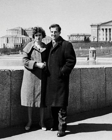 Lot #460 Lee Harvey Oswald Personally-Owned and -Worn Overcoat from His Years in the Soviet Union - Image 9